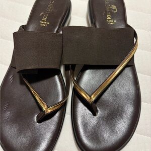 Elegant Brown Sandals with Gold Detailing